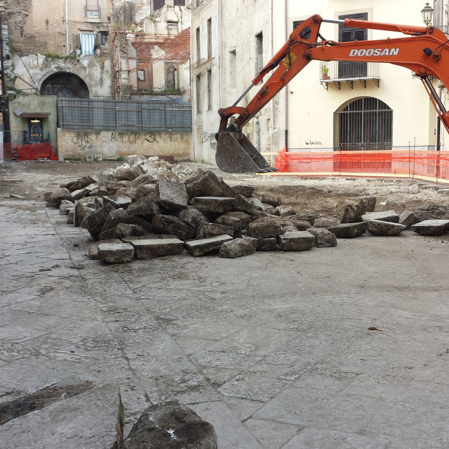 Lavori di intervento di manutenzione straordinaria delle pavimentazioni e delle reti tecnologiche di sottosuolo alla Vucciria tra Corso Vittorio Emanuele, Via Argenteria e Via dei Cassari. Comune di Palermo.